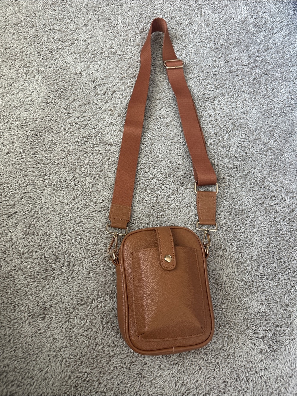 Sleek Tan Pebbled Crossbody Phone Bag with Front Pocket